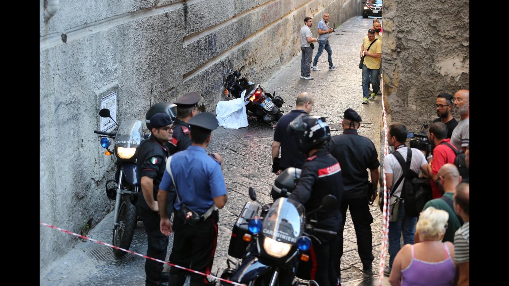 FOTO Duplice omicidio a Napoli: continua la guerra tra clan