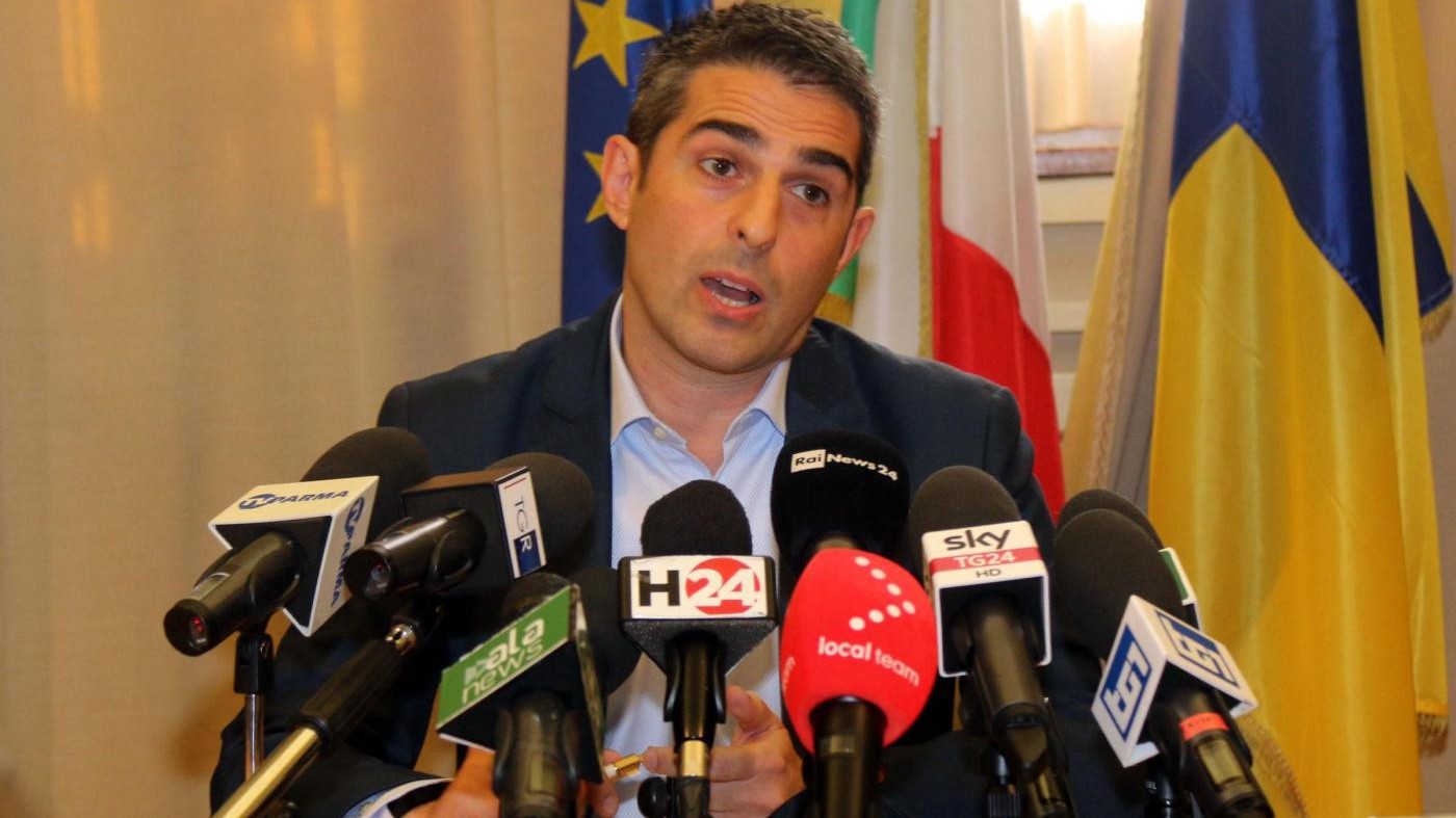 M5S, Pizzarotti a Cassimatis: Vieni con noi, qui si parla di temi