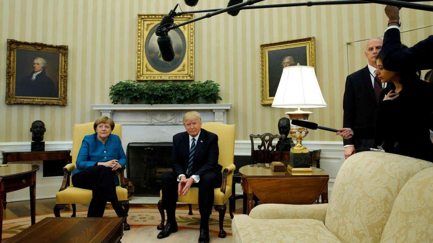 Trump riceve Merkel alla Casa Bianca: Immigrazione è un privilegio, non un diritto