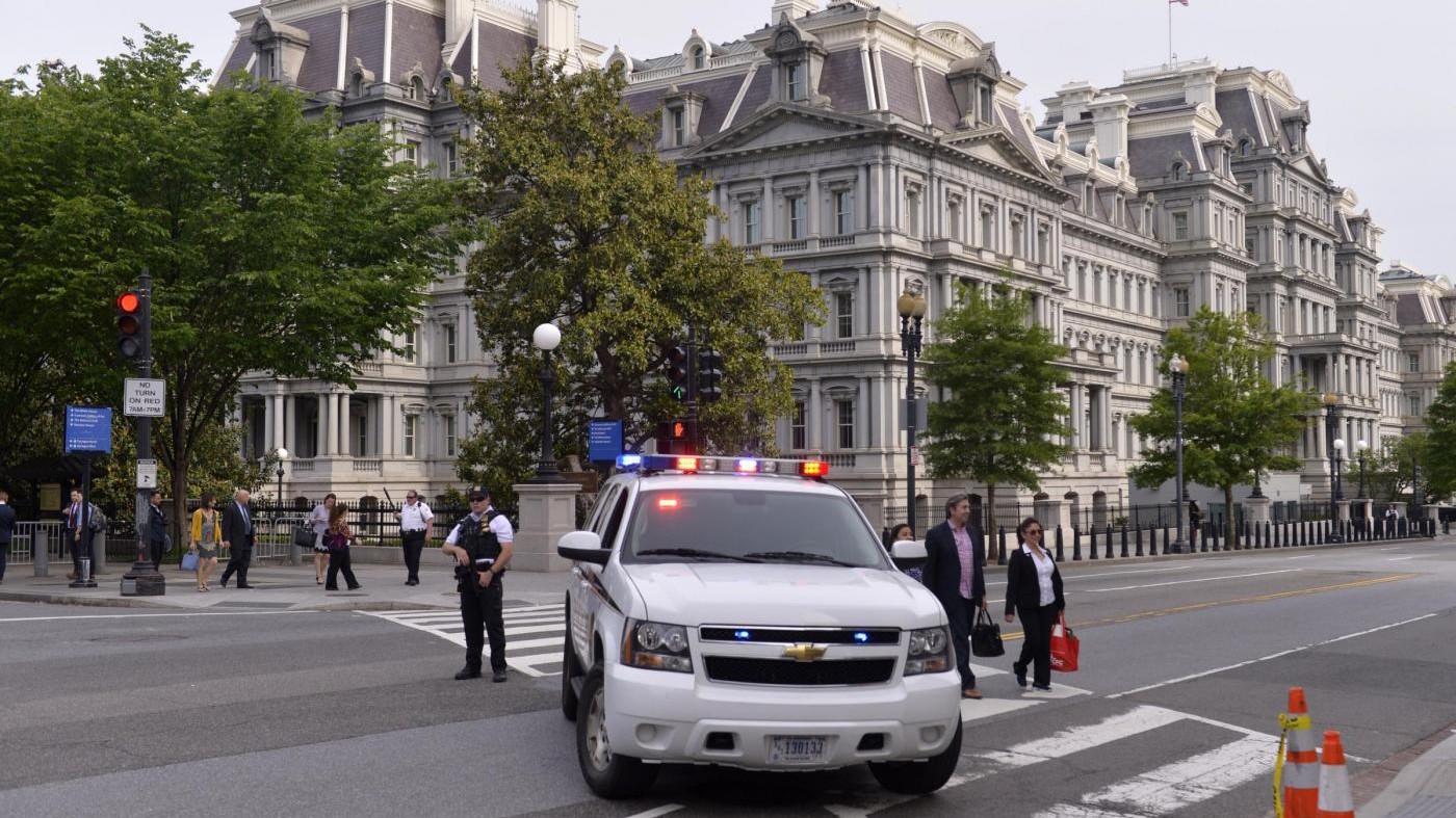 Intruso resta nel giardino della Casa Bianca per 15 minuti: arrestato