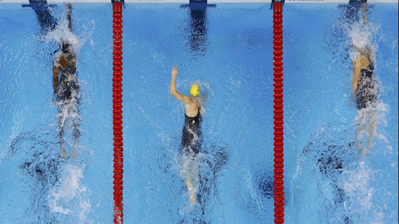 FOTO Nuoto, Simone Manuel nella storia: 1° oro per un’afroamericana