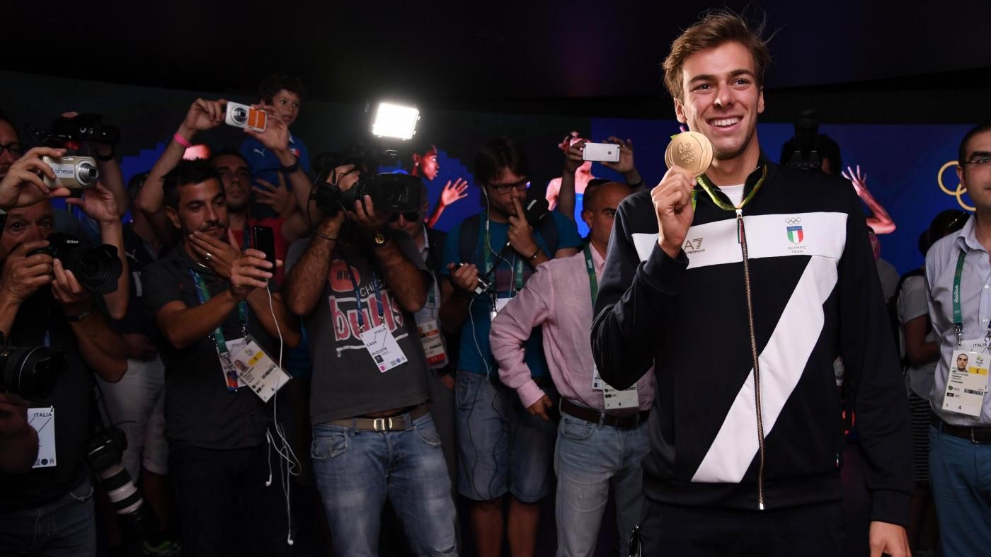 FOTO Rio, Gregorio Paltrinieri arriva a Casa Italia con l’oro