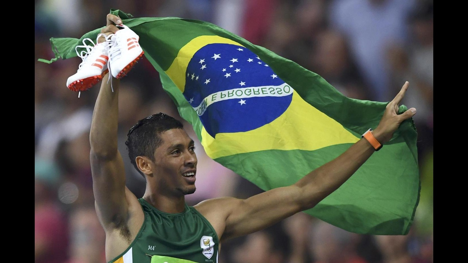FOTO Rio, Wayde van Niekerk oro e recordo del mondo nei 400 metri