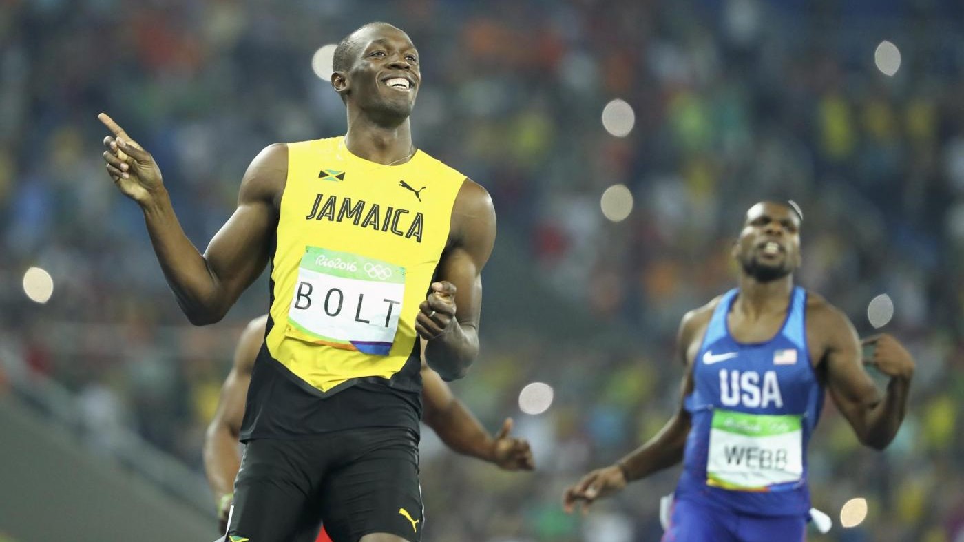 FOTO Rio, Bolt se la ride e va in finale dei 200 m