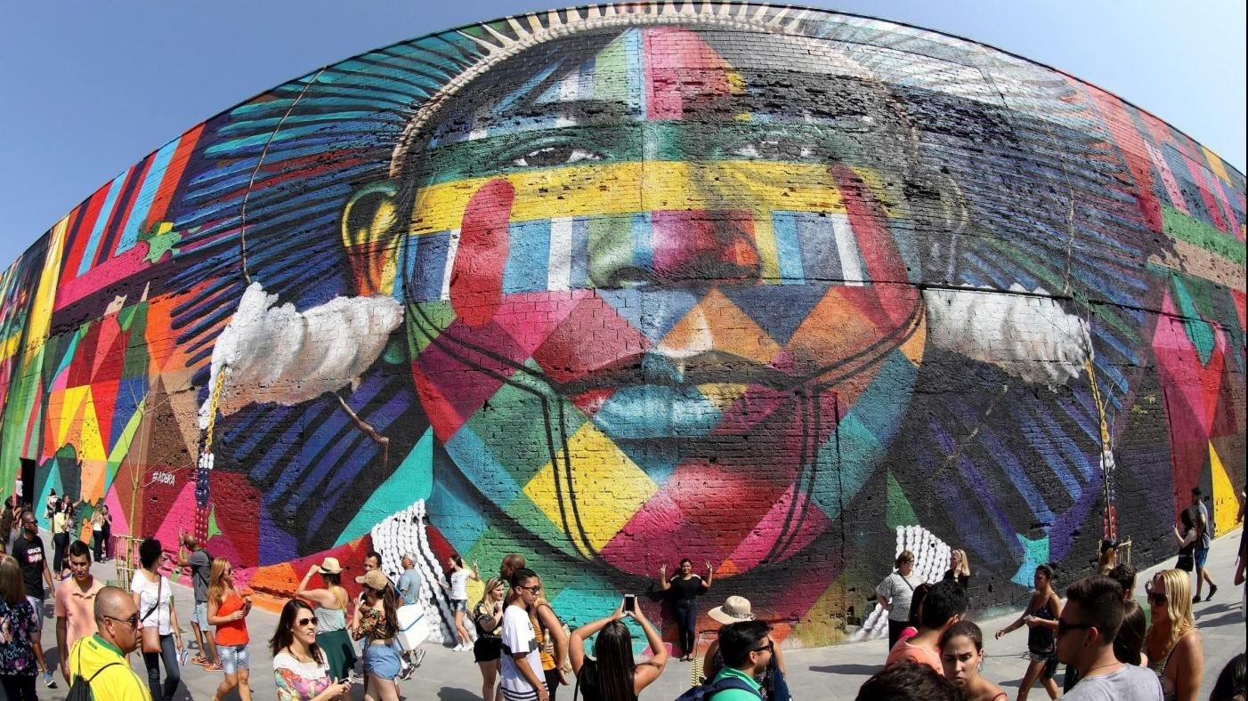 Olimpiadi Rio, il murale di Kobra: cinque indigeni, uno per ogni continente