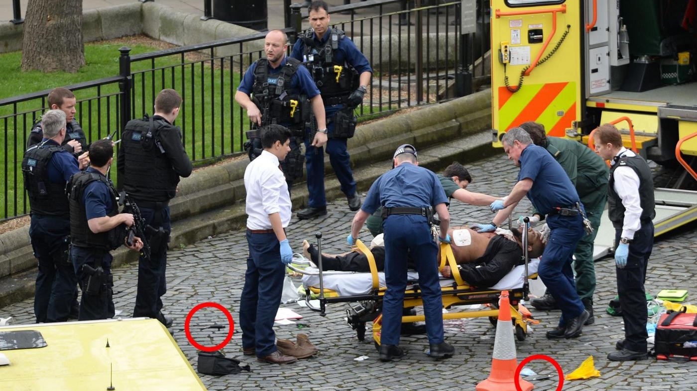 Londra, attacco al Parlamento: sono 40 i feriti e 4 i morti. Ucciso l’assalitore. La polizia indaga per terrorismo