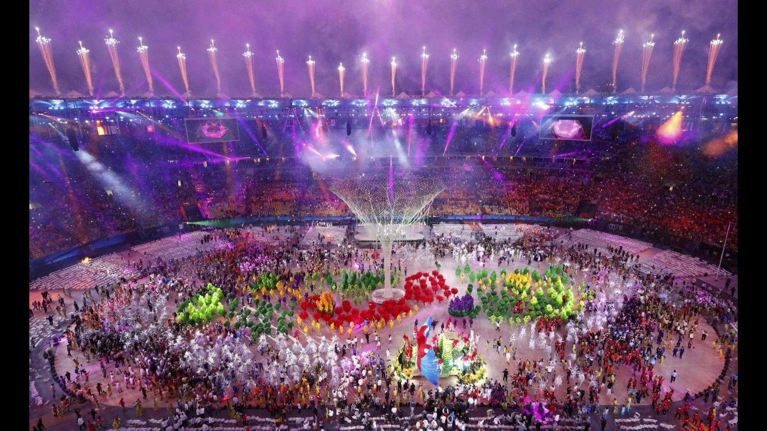 FOTO Rio 2016, la spettacolare cerimonia di chiusura