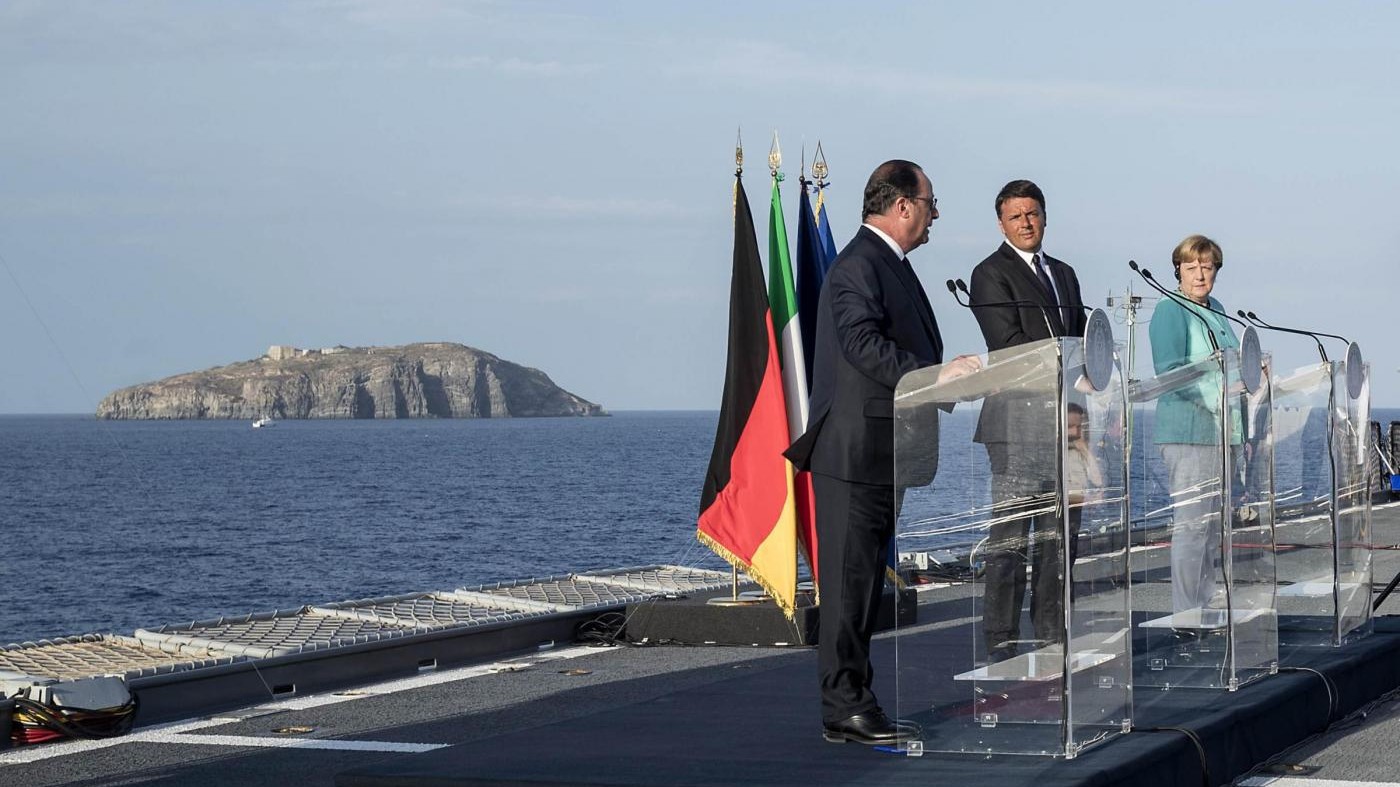 FOTO Ventotene, Renzi accoglie Merkel e Hollande