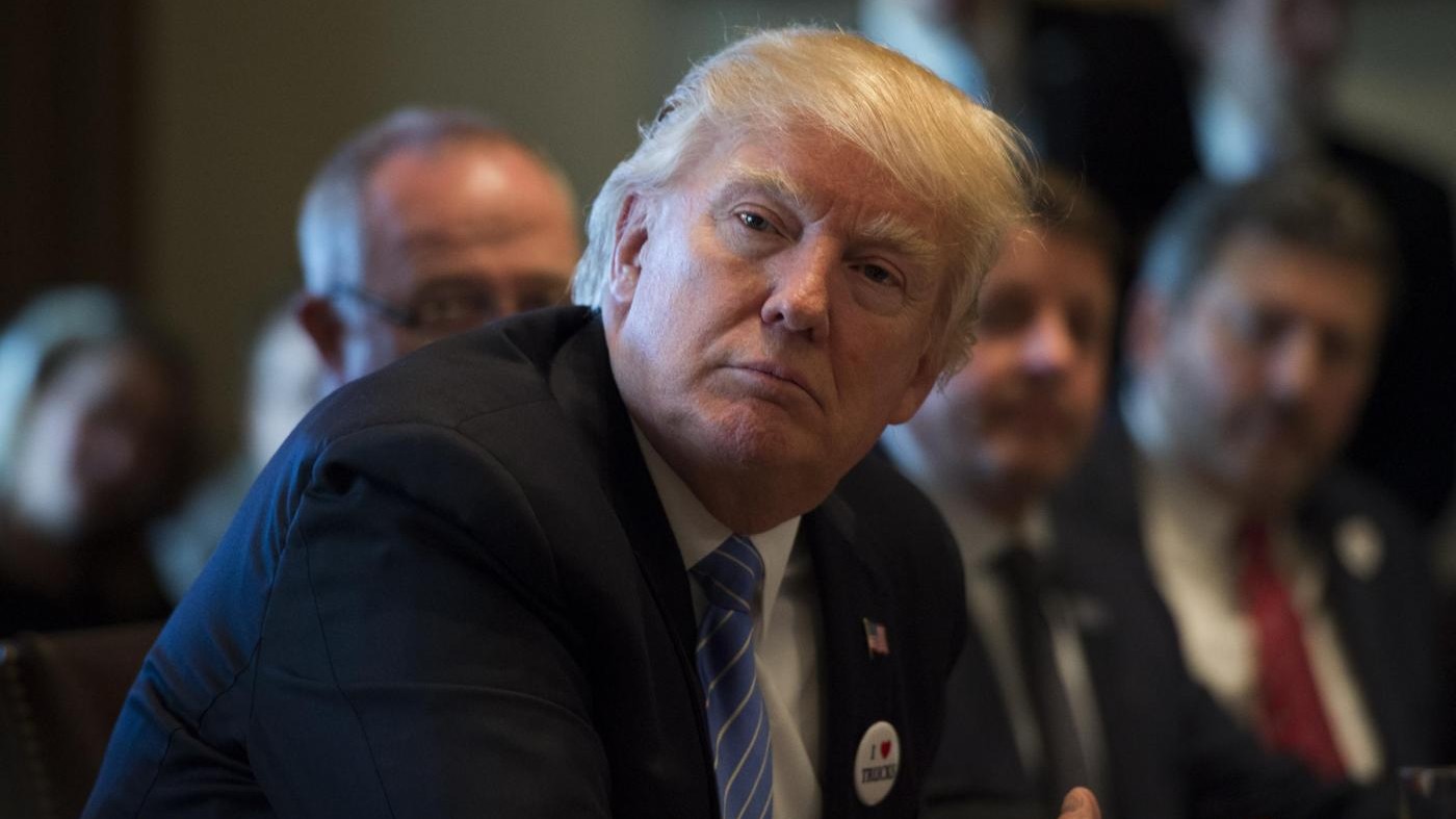 Trump ritira riforma sanitaria che doveva sostituire Obamacare
