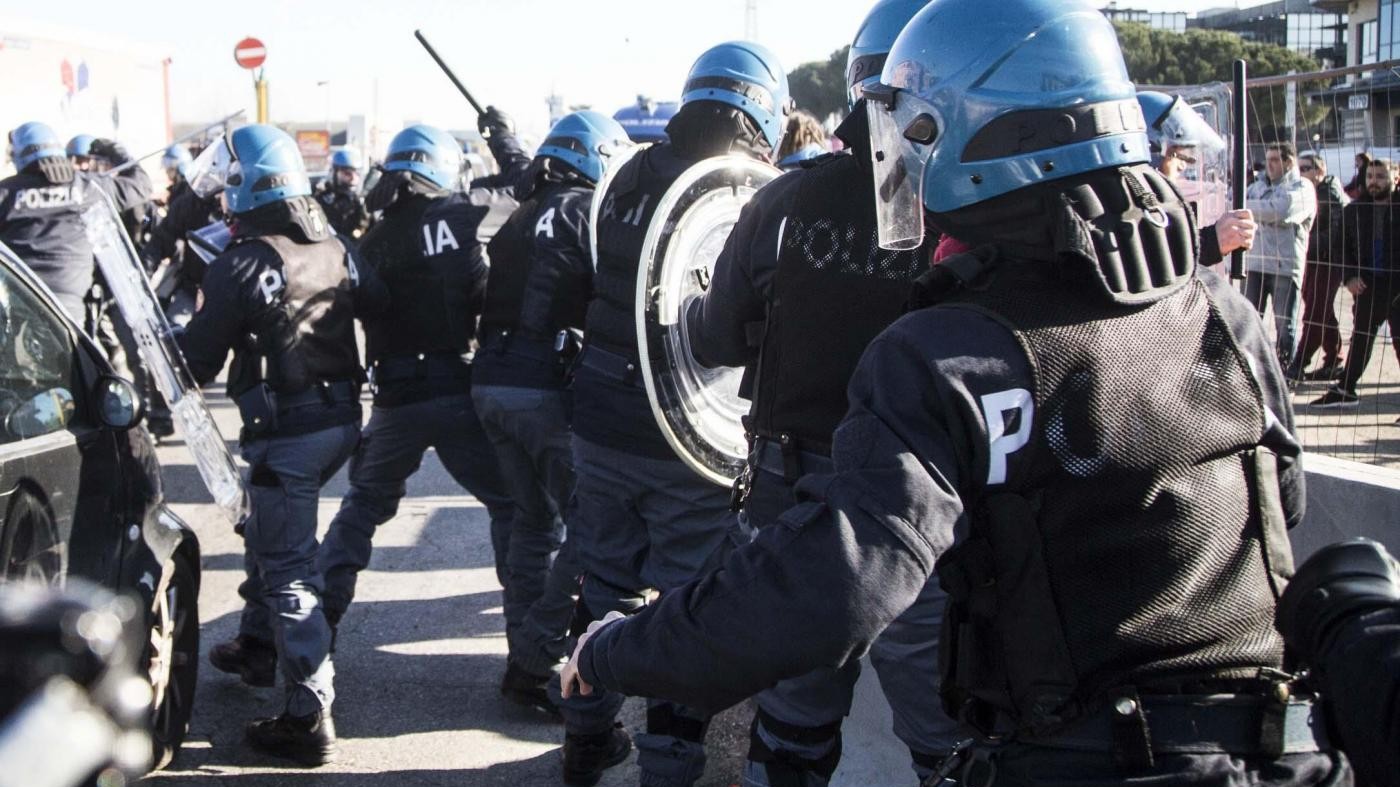 Tensione al cantiere gasdotto Tap: polizia carica manifestanti
