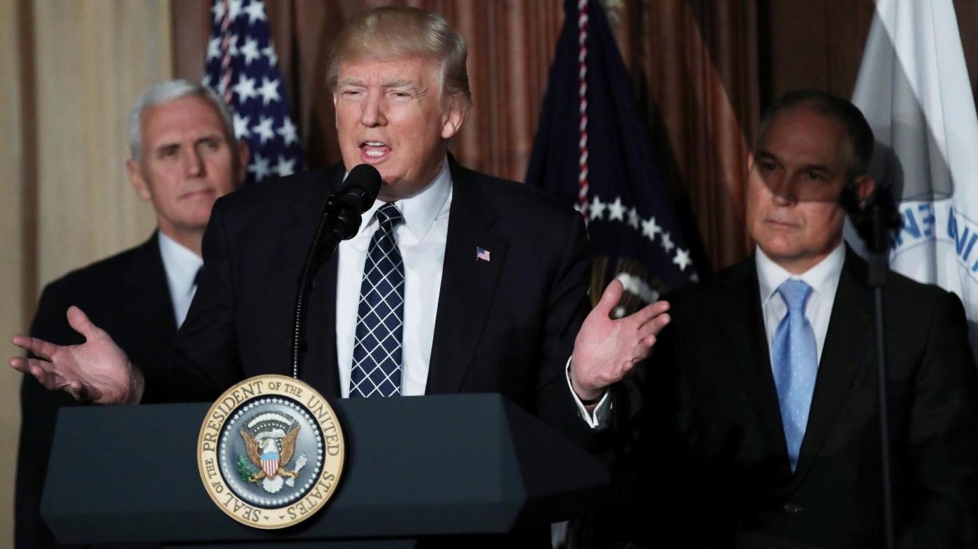 Ambiente, Trump ribalta politica di Obama: Basta guerra a carbone