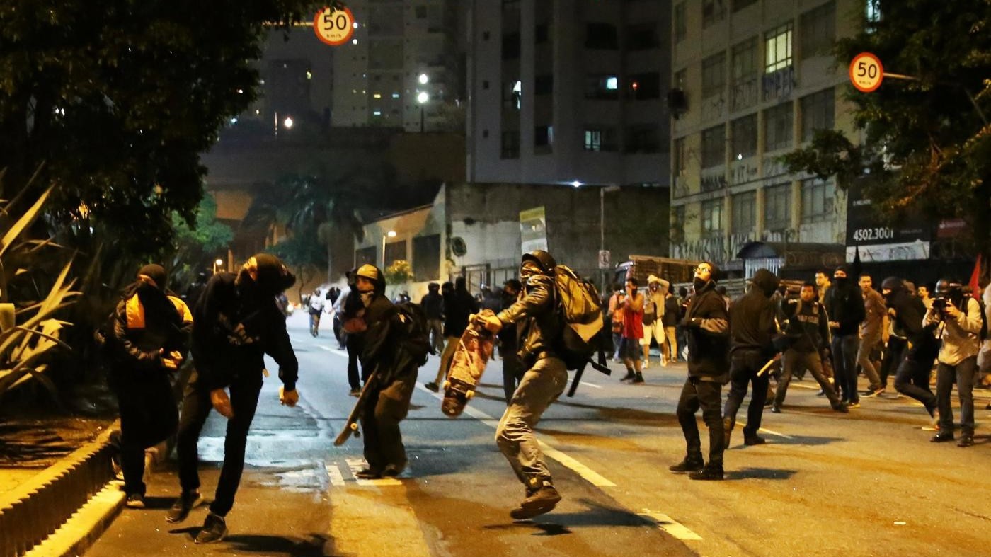 FOTO Brasile, scontri nelle strade dopo l’impeachment a Dilma Rousseff