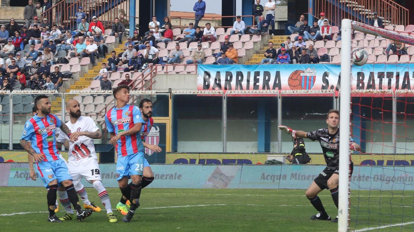 Scontri durante il match Catania-Foggia: denunciati 4 ultras