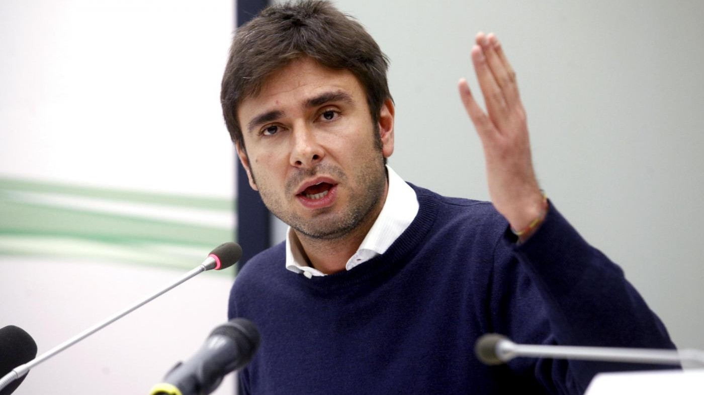 Di Battista: Un onore essere sanzionato da chi salva condannati
