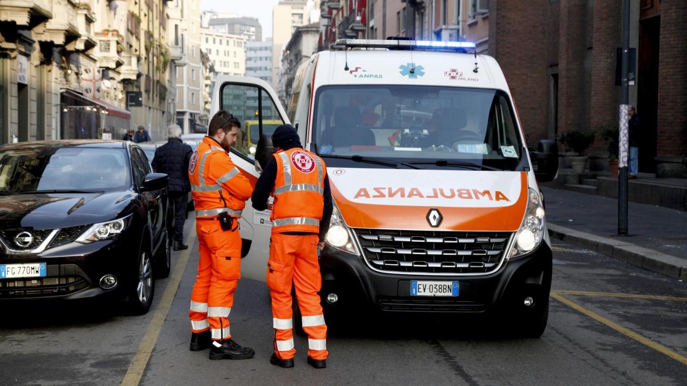 Morto il 21enne accoltellato fuori da una discoteca a Brescia