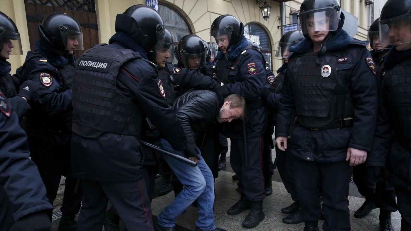 Nuovi cortei e proteste a Mosca: decine di persone fermate