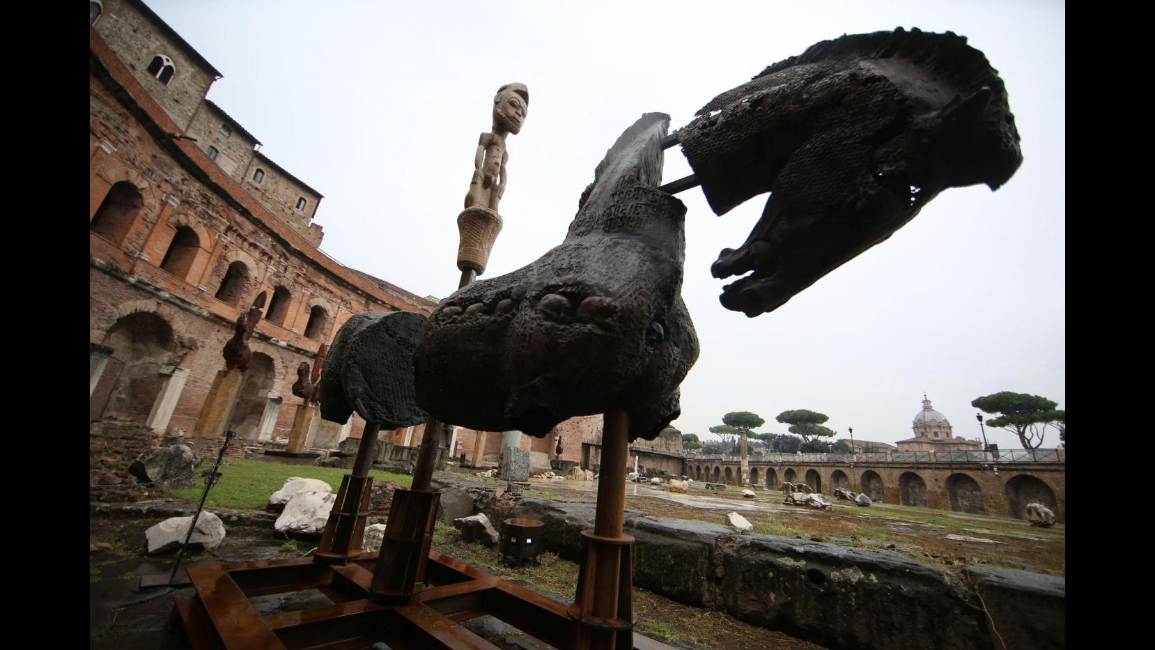 FOTO Roma, inaugurata mostra Lapidarium dell’artista Aceves