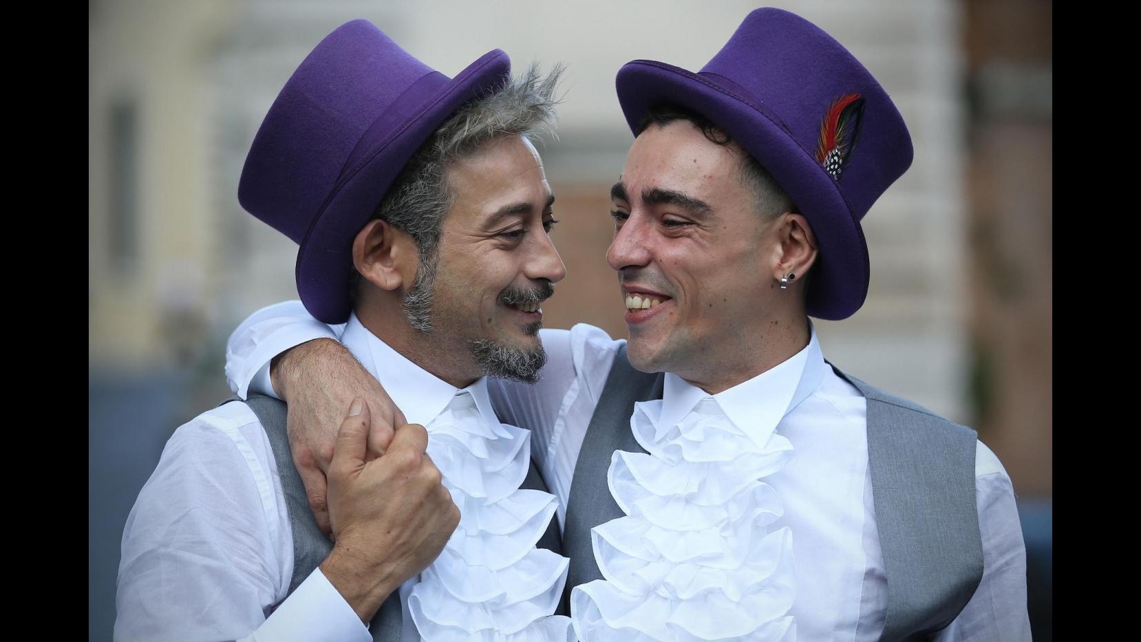 FOTO Raggi celebra prima unione civile in Campidoglio