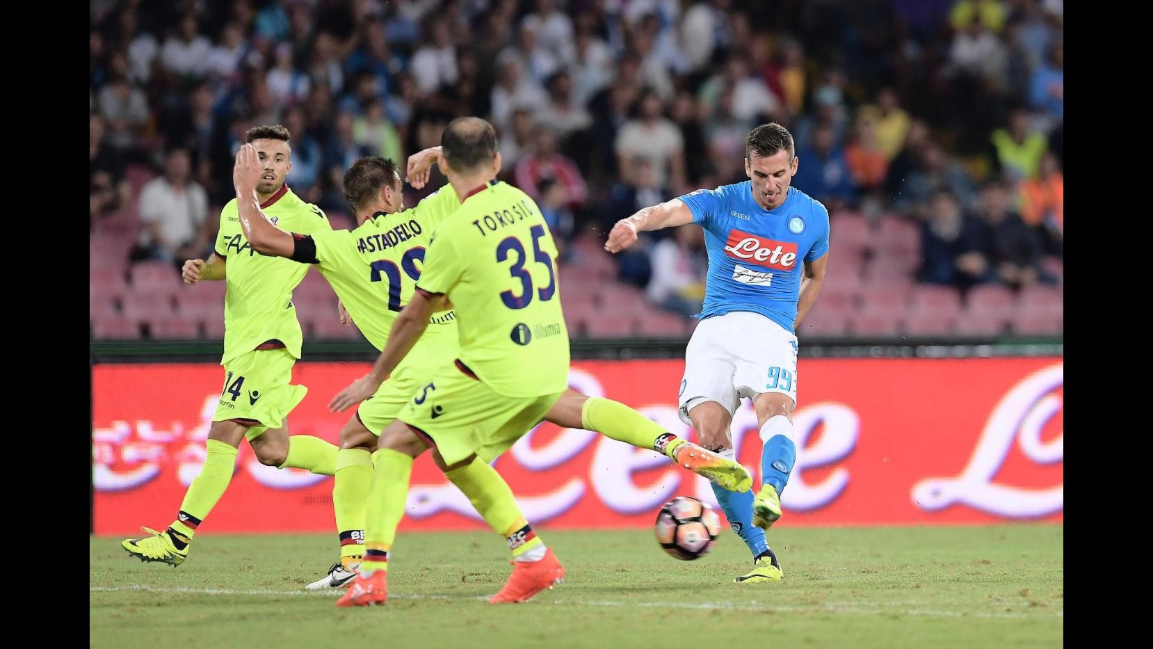FOTO Bologna domato 3-1, Napoli in testa alla classifica