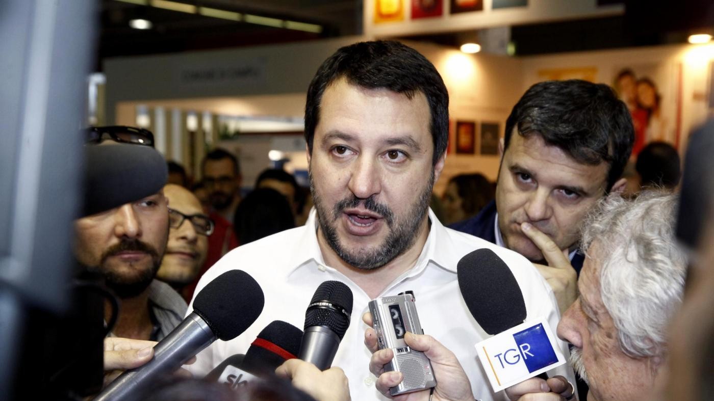 Salvini attacca: La maestrina Boldrini è una fake news vivente
