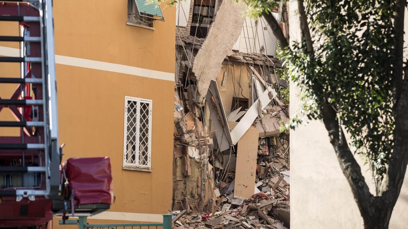 FOTO Roma, crolla palazzina a Ponte Milvio