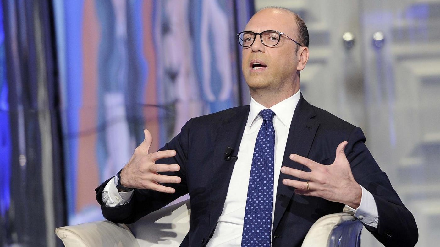 Crisi maggioranza, Alfano: Torrisi si dimetta. Lui: Manco in Urss