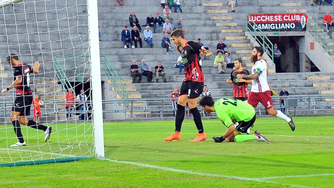 FOTO LegaPro, Lucchese-Arezzo 2-2