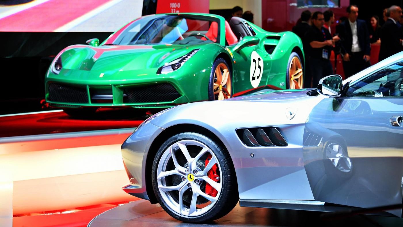 FOTO Lo stand Ferrari dà spettacolo a Parigi