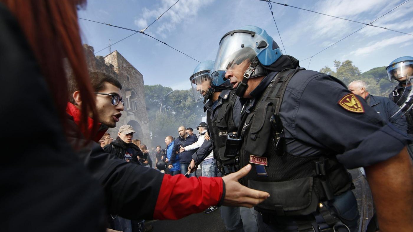 FOTO Roma, Fumogeni, Tensioni E Slogan Al Corteo Degli Studenti - LaPresse