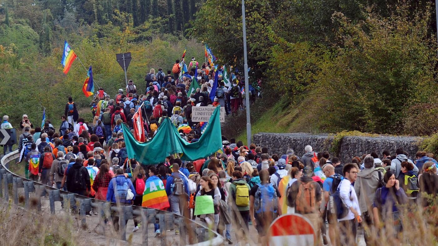FOTO Marcia della pace, in migliaia da Perugia ad Assisi