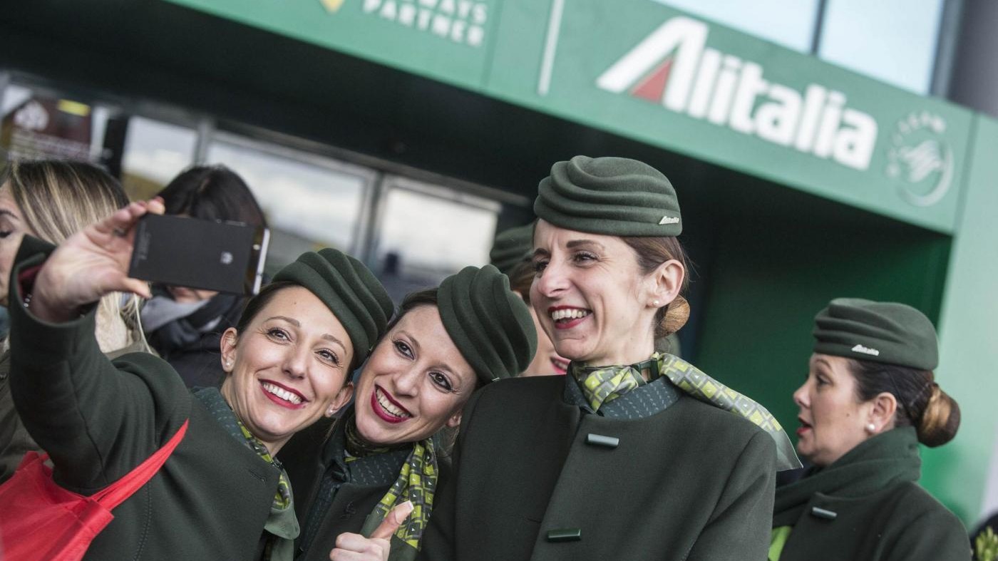 Alitalia, firmato pre-accordo con sindacati: ridotti gli esuberi