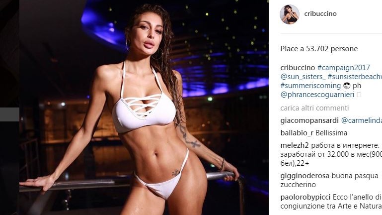 Cristina Buccino sempre più sexy: capelli bagnati e bikini hot