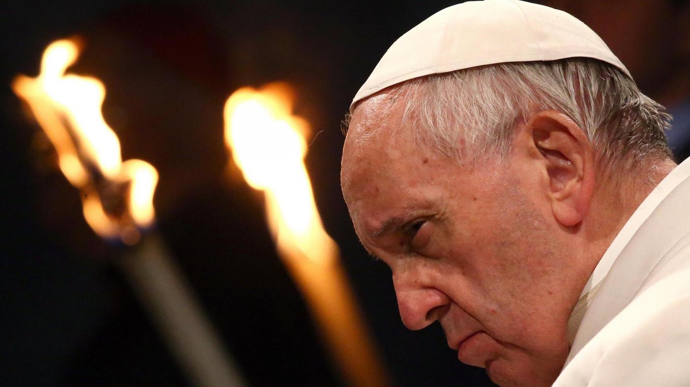Papa: Nel volto disprezzato dei migranti crocifissa dignità