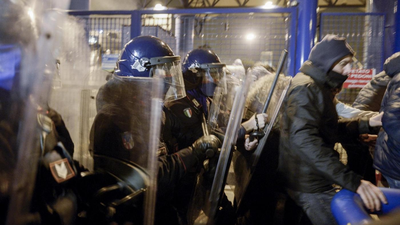 FOTO Torino, alta tensione allo sciopero al Caat