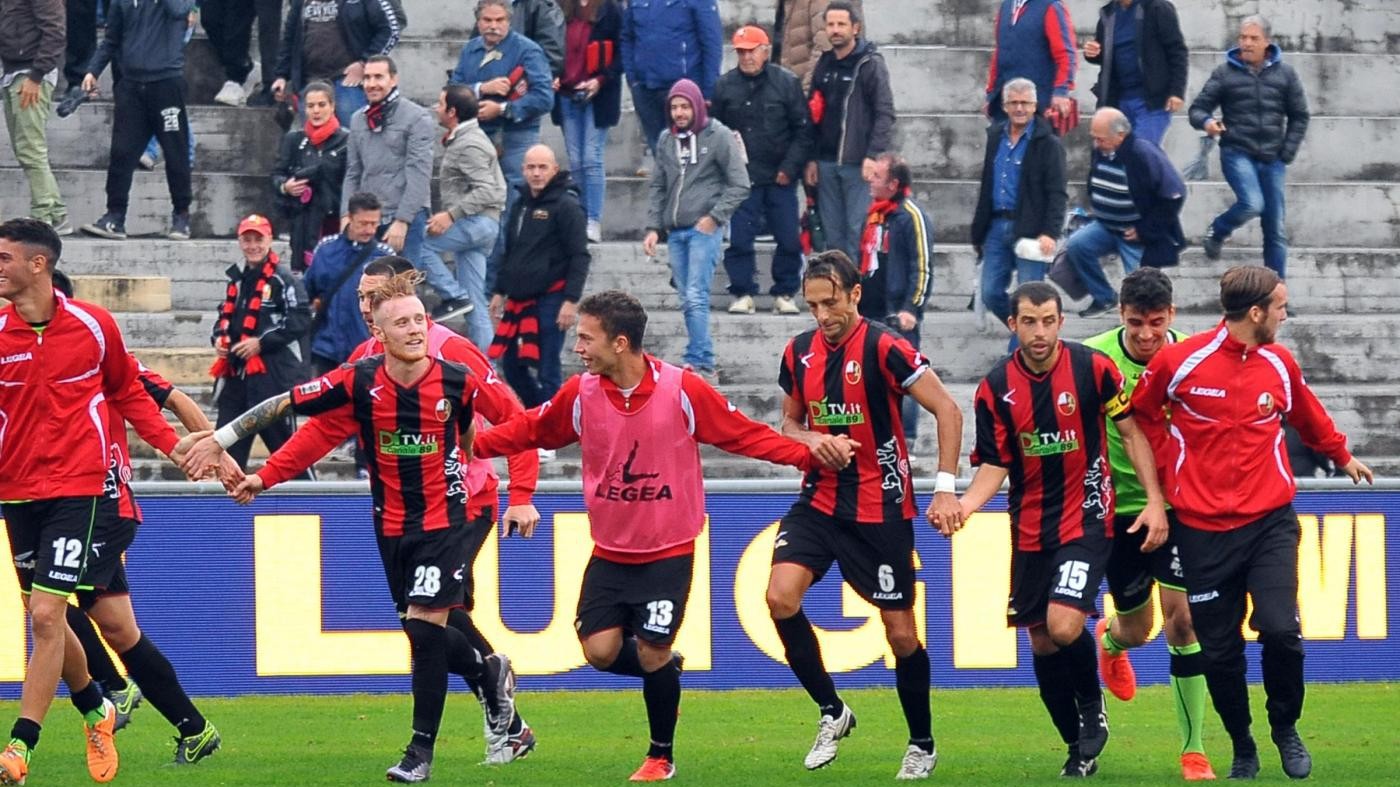 FOTO Lega Pro, Lucchese travolge Prato 3-0