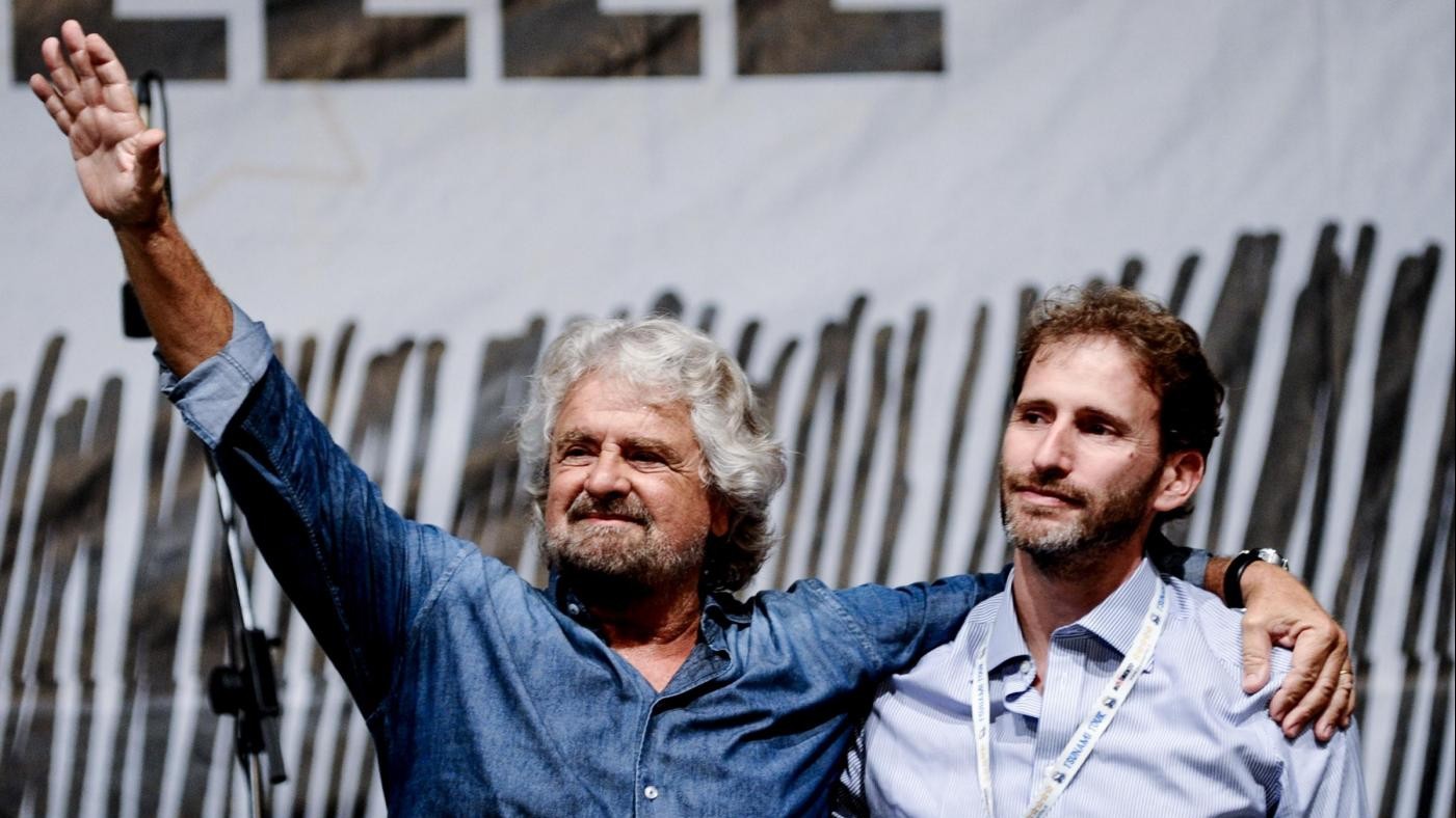 Grillo a parlamentari M5S: State facendo la storia. Flash mob a Siena e Valsusa