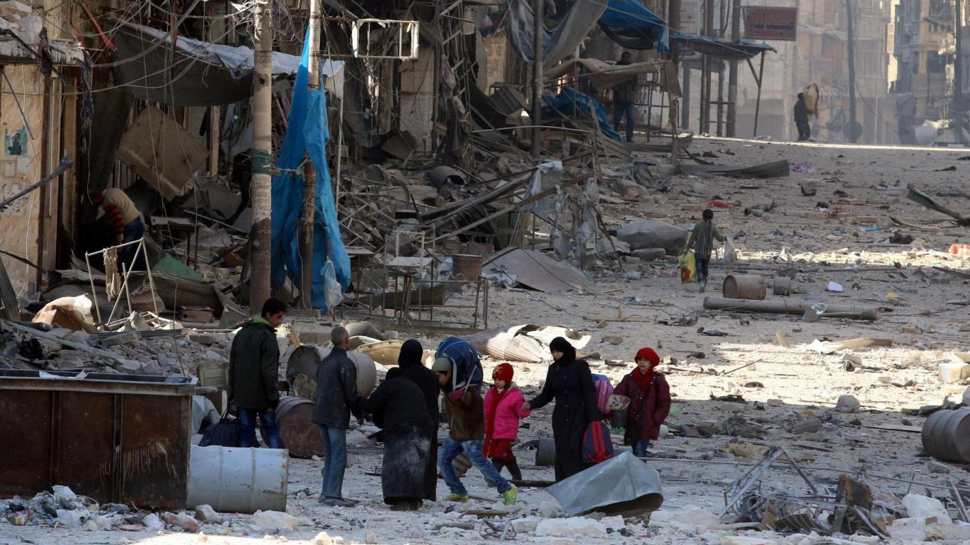 Siria, iniziata l’evacuazione di 5mila ribelli da Aleppo est
