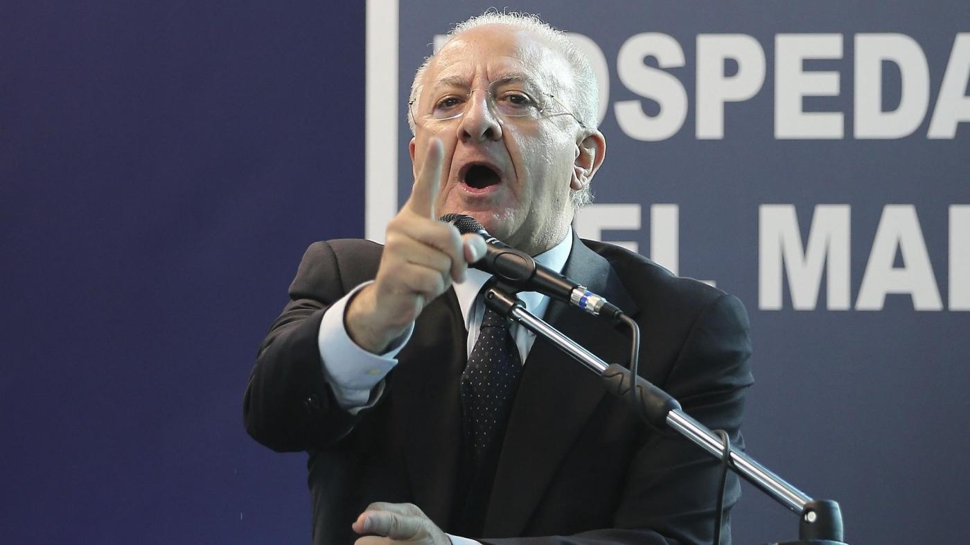 Gasparri contro De Luca: Va sospeso dalla carica di presidente