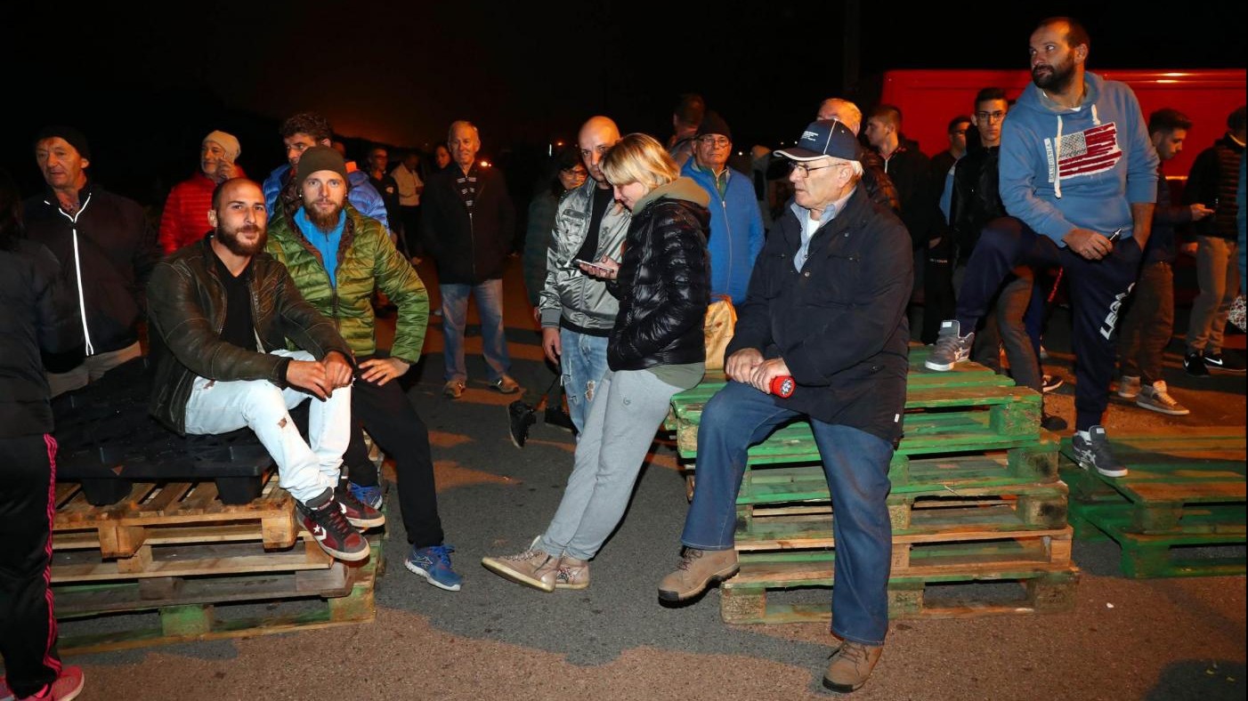 FOTO Ferrara, barricate contro l’arrivo dei migranti a Gorino