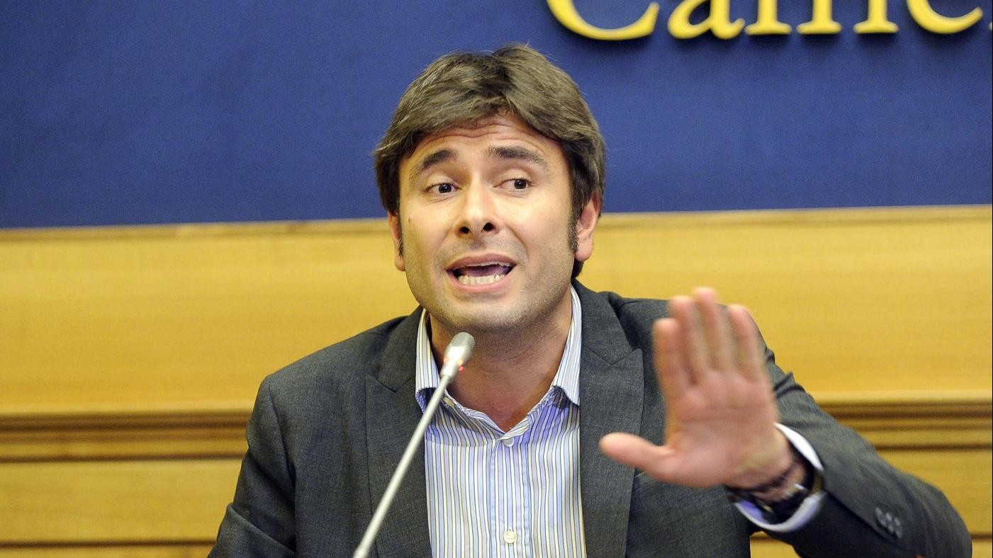 Di Battista: Jobs act prodotto tossico che M5S eliminerà