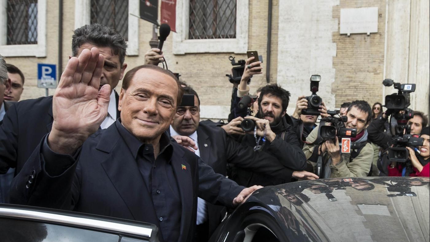 Gli auguri di Berlusconi al Papa: Compiamo 4 volte 20 anni