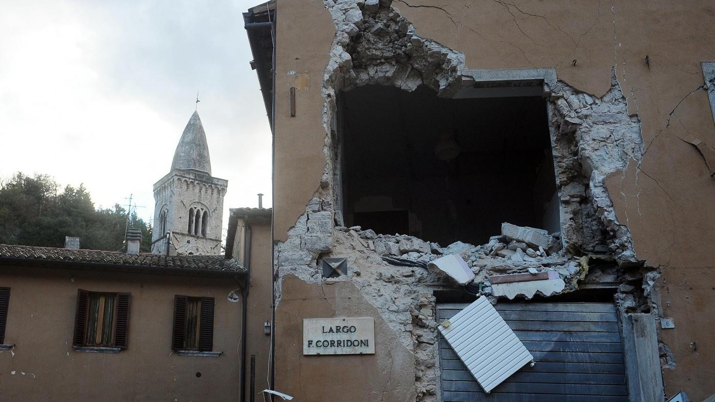 FOTO Terremoto a Visso: le macerie nel paese