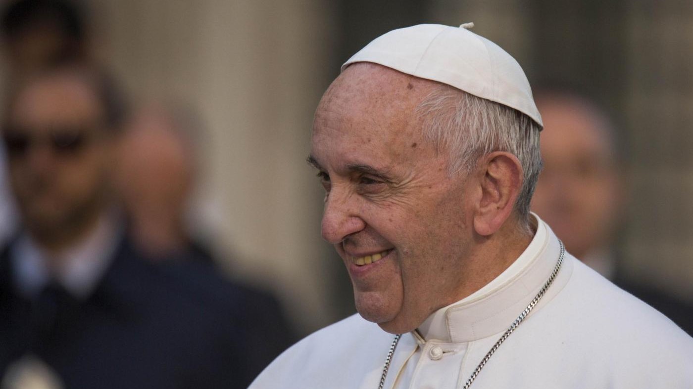 Papa Francesco compie 80 anni: colazione con i senzatetto