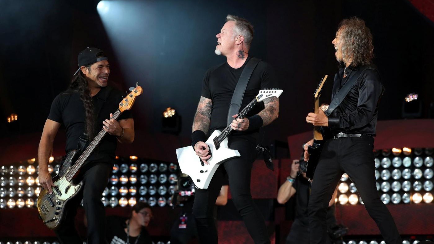 Metallica show: suonano ‘Enter Sandman’ al supermercato