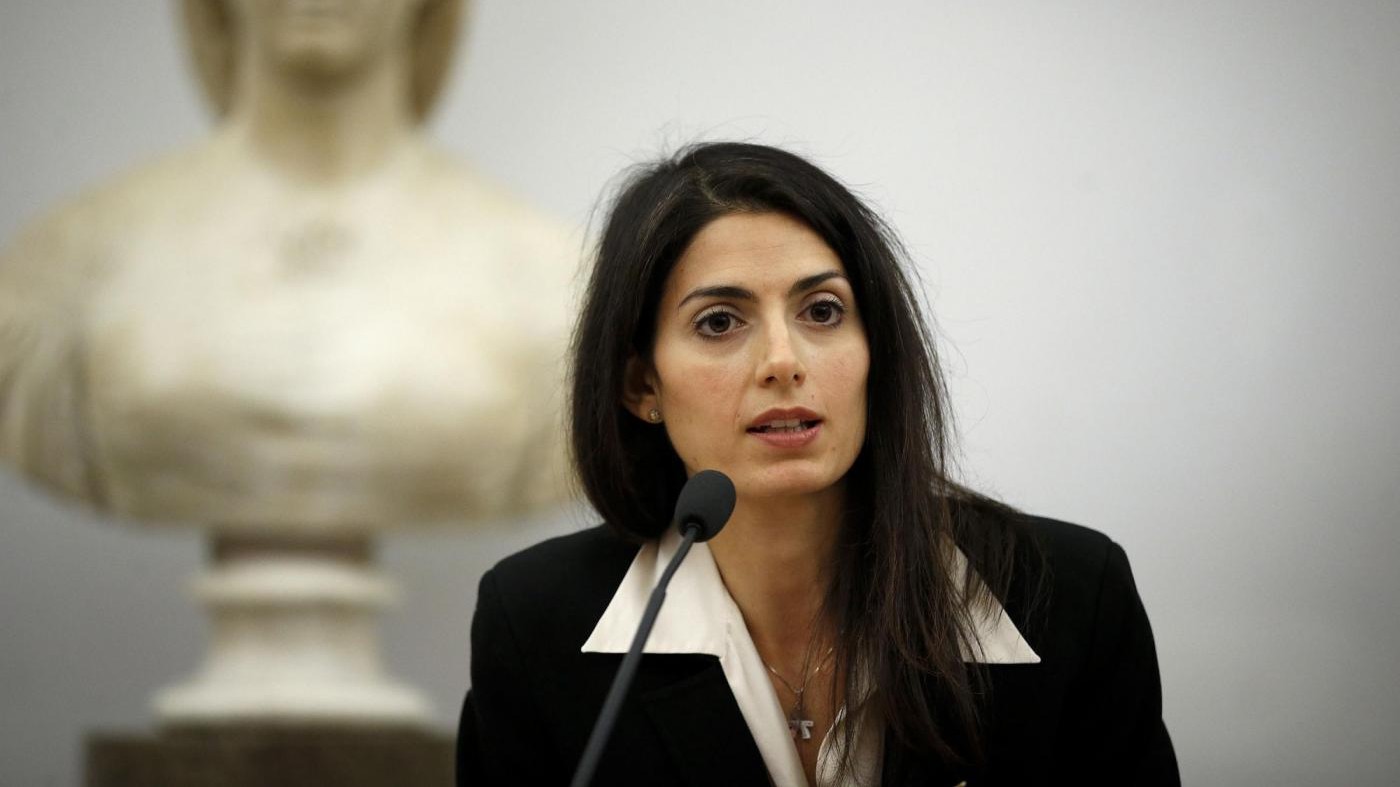 Roma, lasciano il vice Frongia e Romeo. Grillo: Avanti con Raggi