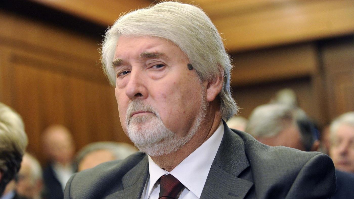 Poletti: Alcuni giovani meglio fuori dai piedi. Poi si scusa