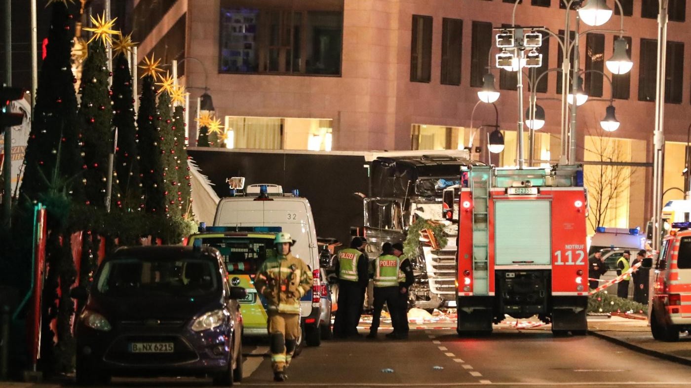 Attentato a Berlino, ministro del Land: Siamo in uno stato di guerra