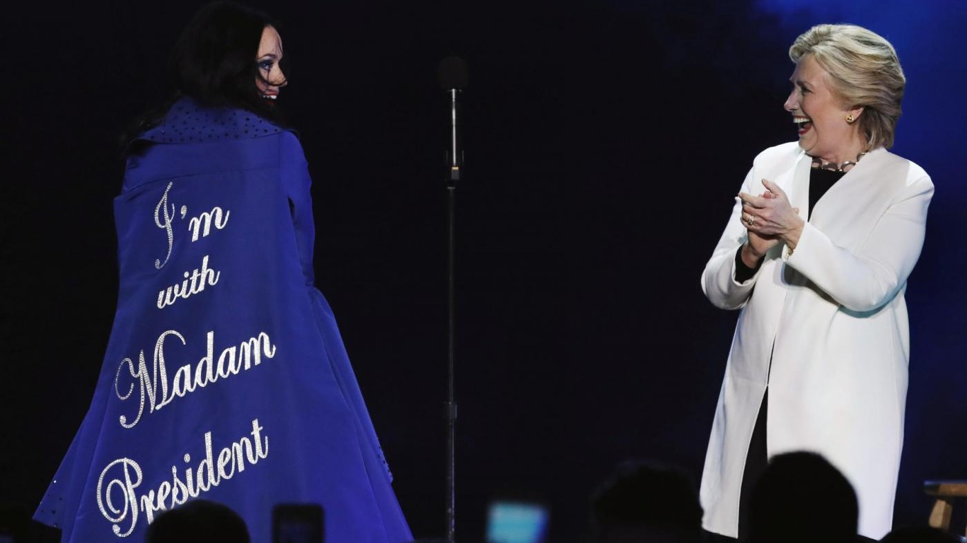 Usa 2016, Katy Perry canta per Hillary Clinton a Philadelphia