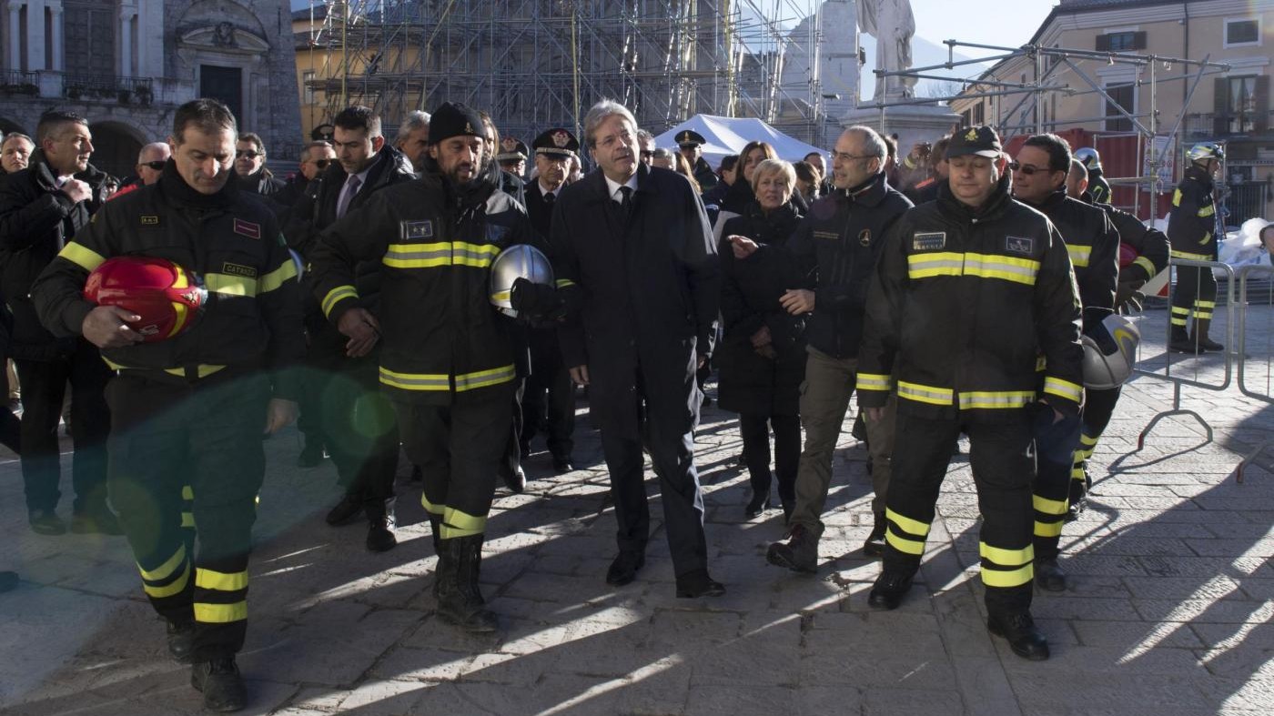 Gentiloni visita zone terremotate: Ricostruzione resta priorità