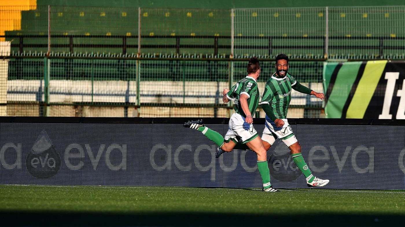 Serie B, Avellino batte Salernitana 3-2